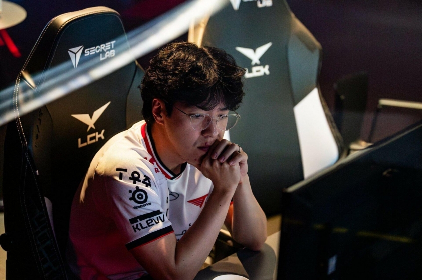 NÓNG: HLV kkOma lại rời T1 810831